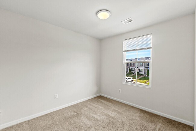 Building Photo - 46310 Creeping Primrose Ln