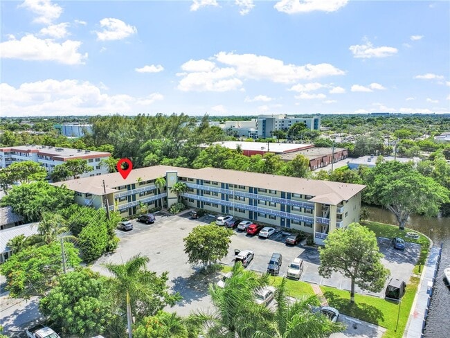 Building Photo - 1400 NE 57th Ct