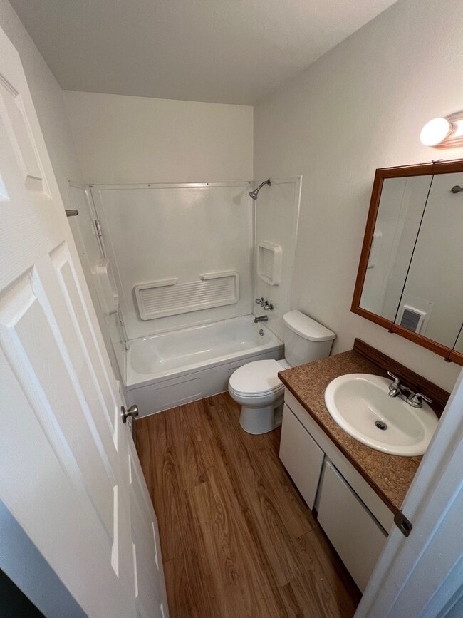 Building Photo - Townhouse in Tigard Temporary price reduction until 7/31/2026 $1525 + utilities