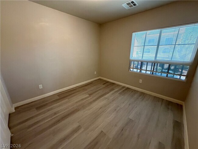 Building Photo - 6055 Montana Peak Ave