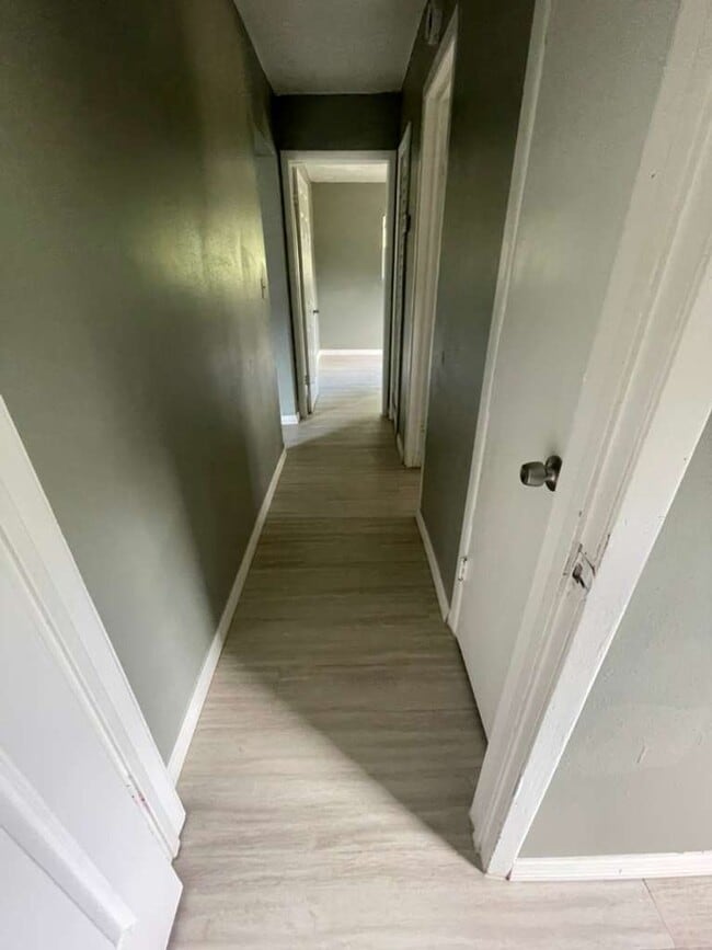 Building Photo - 3/1 Cute cozy single-family home!