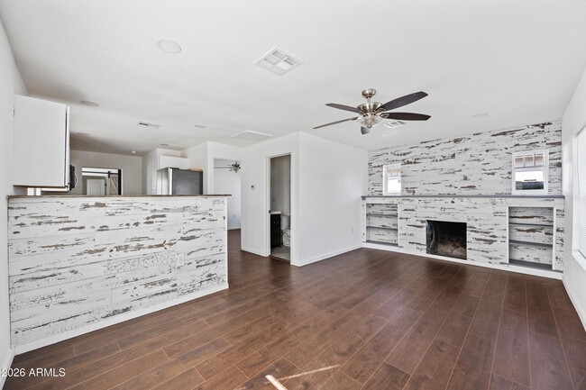 Building Photo - 330 N 15th St