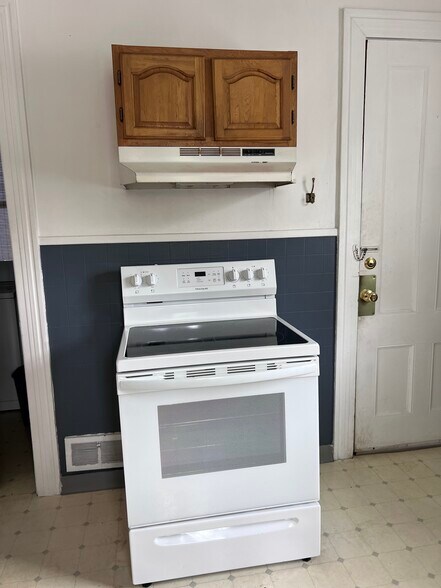 New stove - 197 Brunswick St