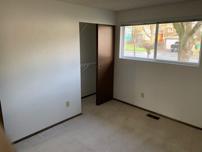 Building Photo - Spacious 3 bed 2 bath rambler home in Boulevard Lane, Renton