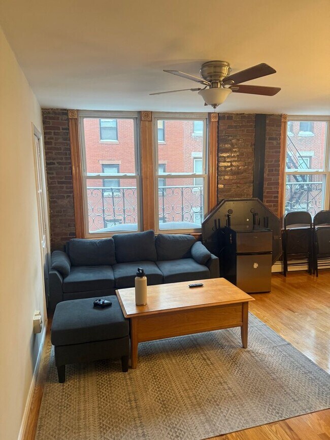 Building Photo - Check out this 2 bed in the North End...