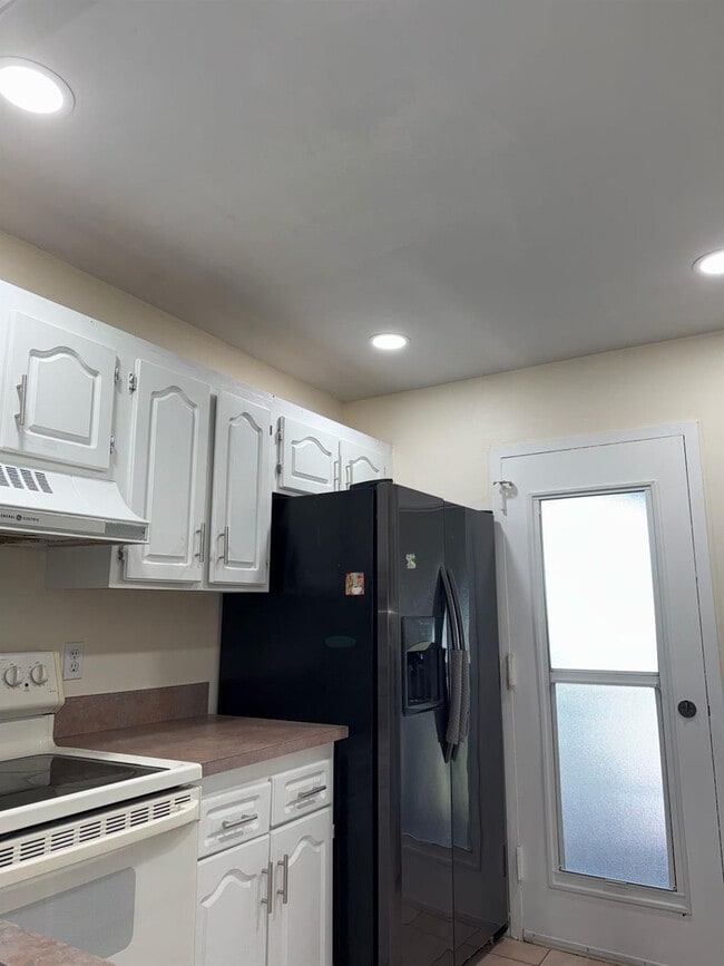 Building Photo - 1202 Bahama Bend