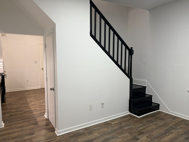 Building Photo - 659 Pegram St