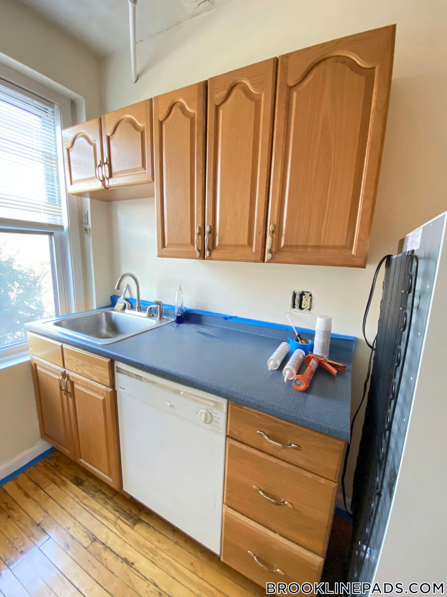 Building Photo - 352 Riverway