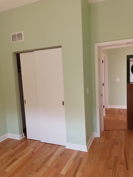 Building Photo - 2626 S Throop St