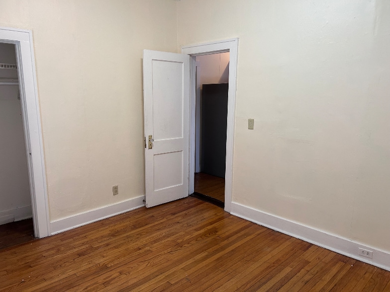 Building Photo - 1834 Highland Ave