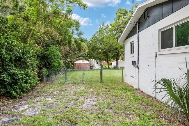 Building Photo - 1846 SE Lake Weir Ave