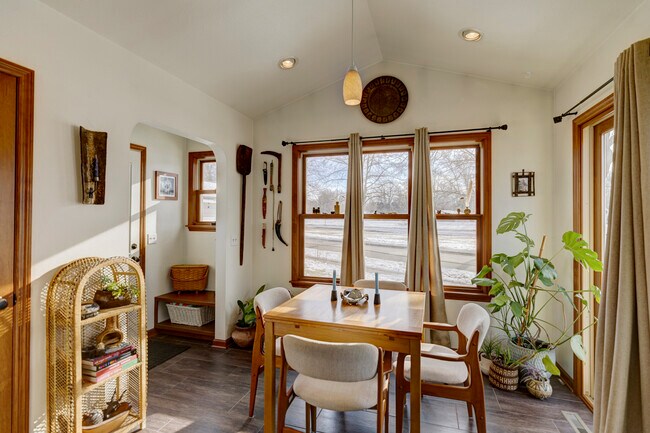 Building Photo - 3621 Dennett Dr