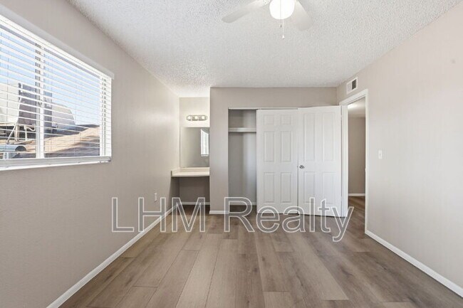 Building Photo - 860 E Brown Rd