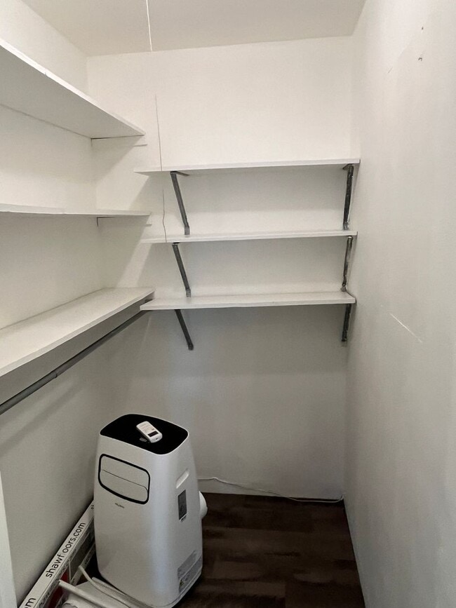 Building Photo - Molette Home in the heart of Moline.