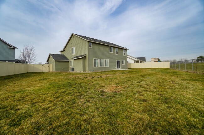 Building Photo - 13776 S Piano Ave