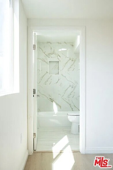 Building Photo - 1673 E 111th St