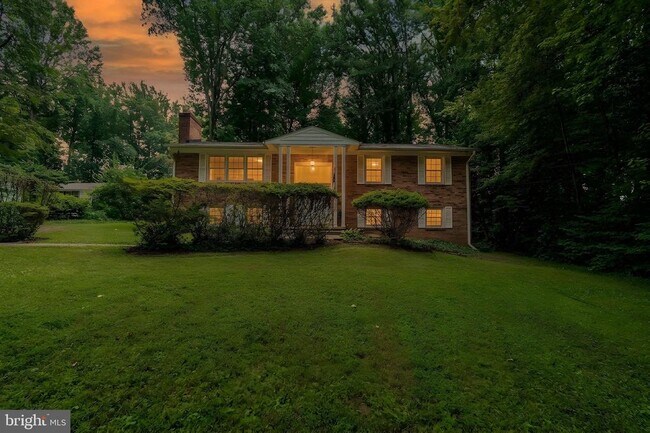 Building Photo - 5315 Summit Dr