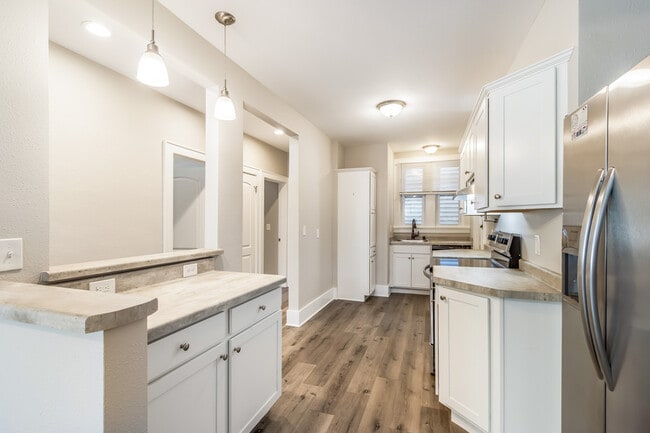 Building Photo - 834 N 70th St