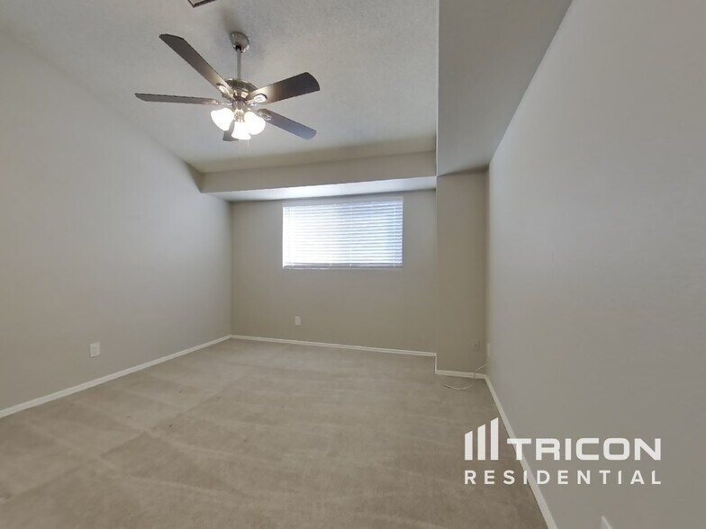 Building Photo - 12503 N 79th Dr