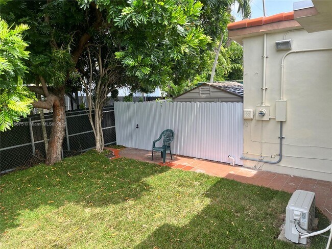 Building Photo - 3310 SW 82nd Ave