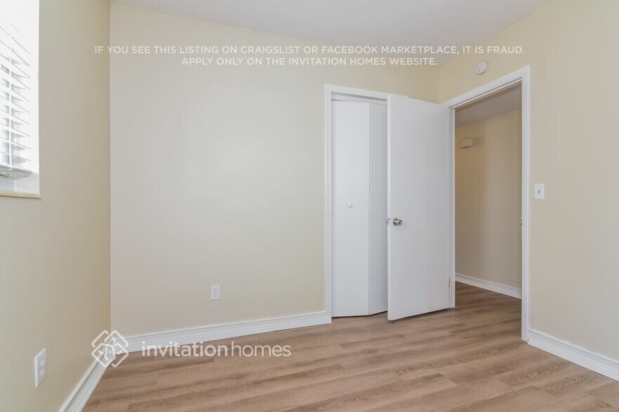 Building Photo - 511 Sutton Pl