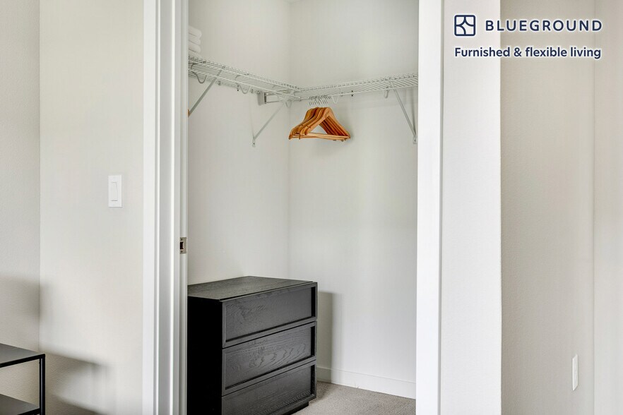 Building Photo - 3560 Rambla Pl