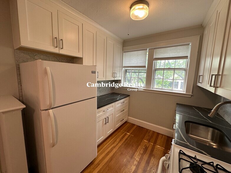 Building Photo - 5 Ellery Pl
