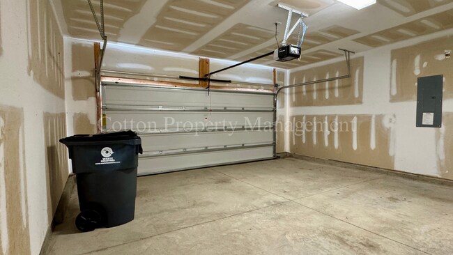 Building Photo - 473 Esthwaite Dr SE