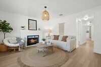 Building Photo - Charming 3-Bedroom Home in Miami - Comfortable Living in a Prime Location