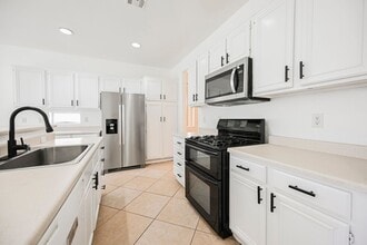 Building Photo - Welcome Home!  One Store Home