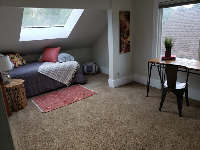 Building Photo - 5032 35th Ave SW