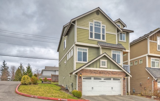 Building Photo - Gorgeous 4 Bedroom Detached Home in a Priv...