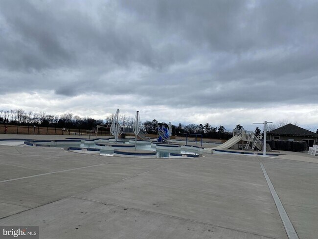 Building Photo - 8612 Shady Pines Dr