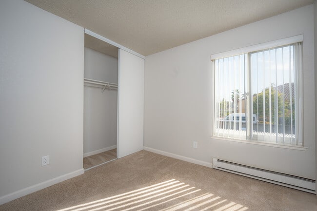 Breakwater 3 Bed, Bedroom - Breakwater Apartments