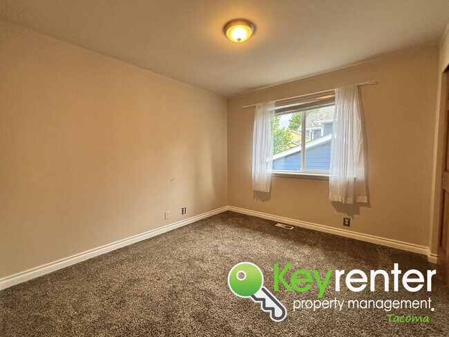 Building Photo - Spacious 5-Bedroom Home in Secluded Cul-De...