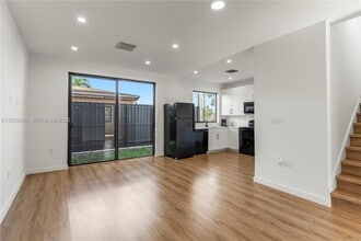 Building Photo - 412 SW 1st St