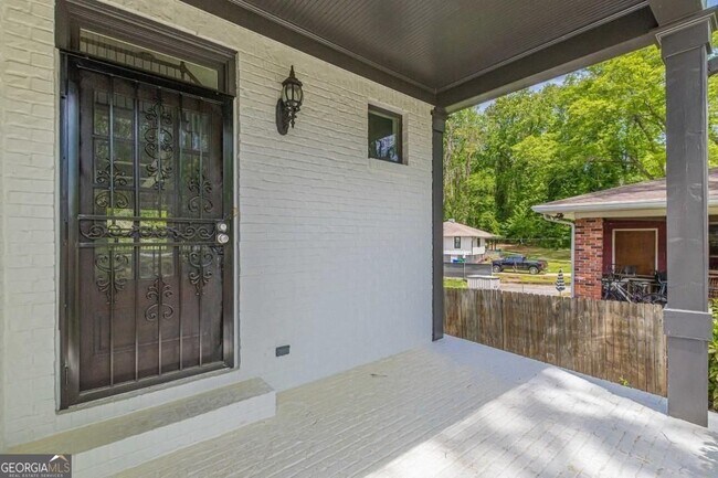 Building Photo - 1410 Eastland Rd SE