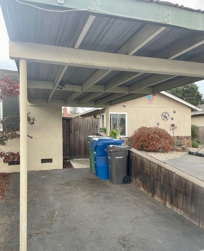 Building Photo - 1042 W Hacienda Ave