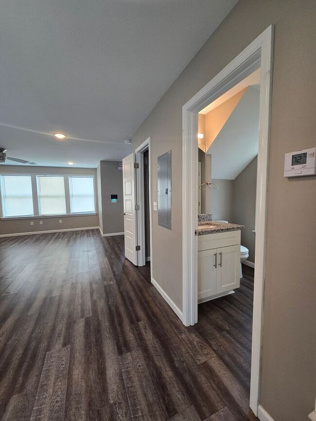 Building Photo - Your Winter Shared Housing Solution – Comfort, Convenience, and Savings!