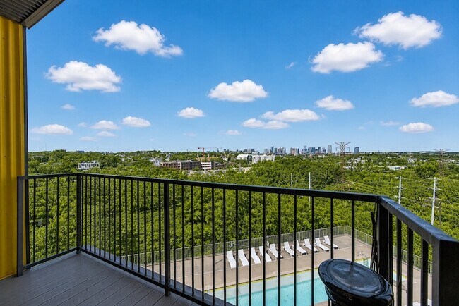 Building Photo - 400 Herron Dr