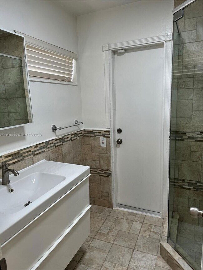 Building Photo - 4440 NW 43rd St