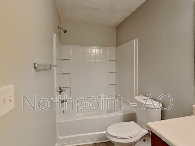 Building Photo - 8616 Thomas Ln