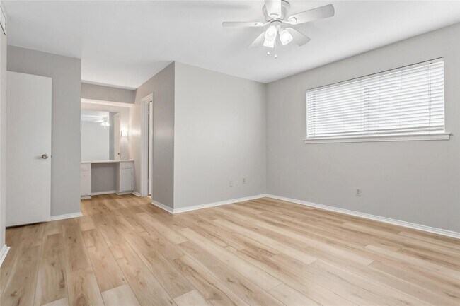 Building Photo - 6007 Sandhurst Ln
