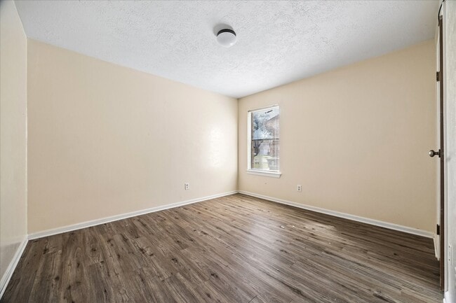 Building Photo - 16610 Quail Park Dr