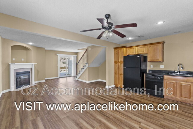 Building Photo - 807 SW Imperial Ln