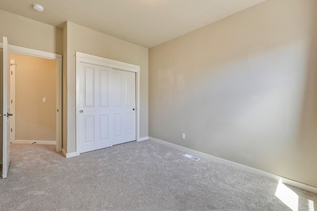 Building Photo - Executive style home