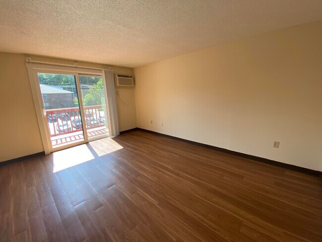 Building Photo - 95 Powers St