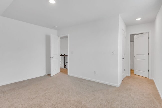 Building Photo - 8028 Forest Hills Dr