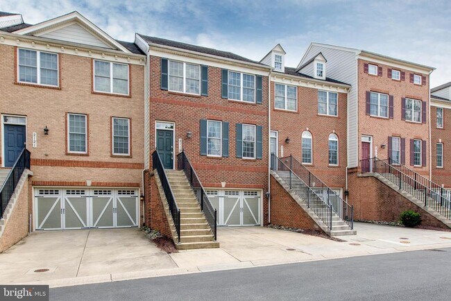 Building Photo - 2119 Split Creek Ln