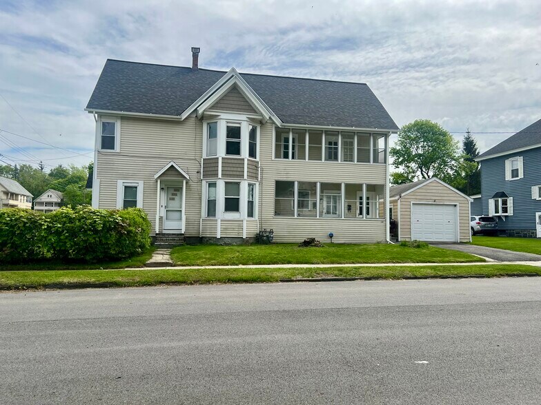 28 7th Street, Gloversville. 2nd floor apartment - 28 7th Ave